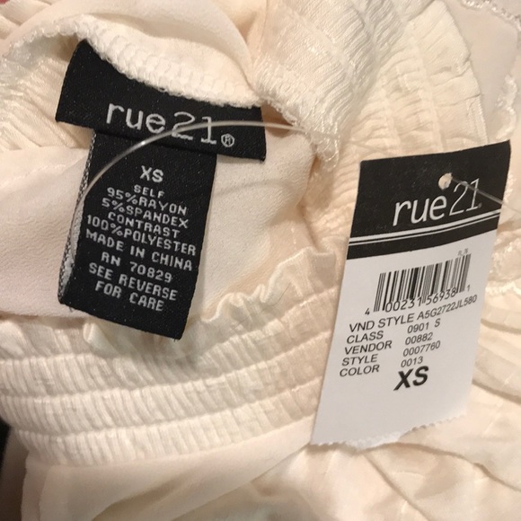 Beautiful summer top! NWT - Picture 4 of 4